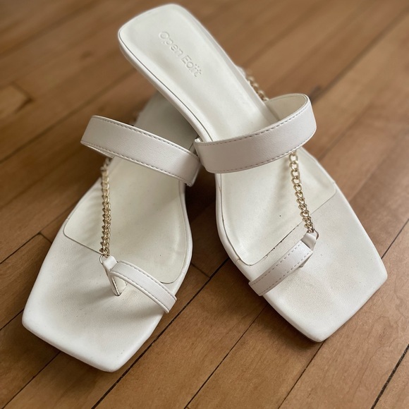 Women’s white kitten heel sandals with gold chain - Picture 4 of 4